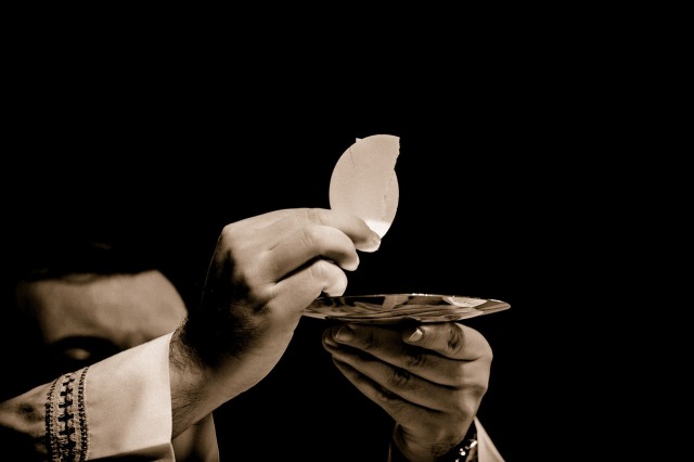 eucharist-pixabay-1591663_1280